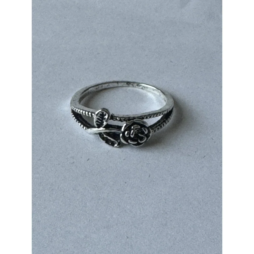 Silver Tone Rose Flower & Leaf Band Ring Metal No Stone Size 6